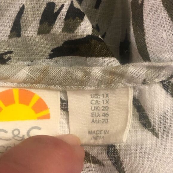 C & C California 100% Linen Blouse Olive Green Leaves Tropical Short Sleeve Top - Picture 4 of 6